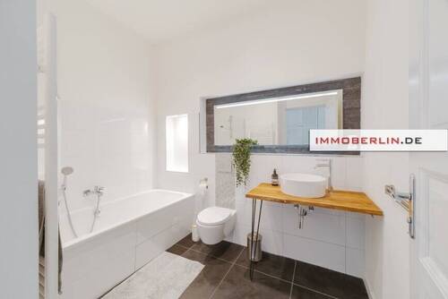 3 - 2 Zimmer Etagenwohnung in Berlin