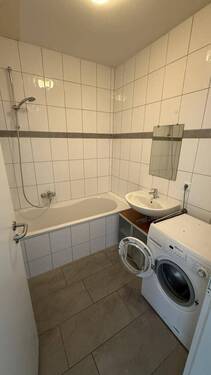 EG-Badezimmer - Mehrfamilienhaus, Wohnhaus mit 173,00 m² in Bad Dürrheim zum Kaufen