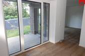Küche mit Zugang zur Terrasse - Etagenwohnung mit 84,20 m² in Schortens zur Miete