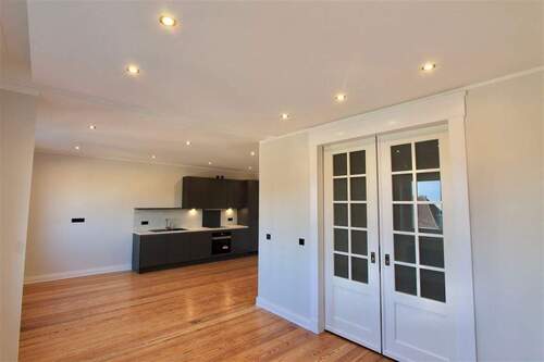 WE II - Wohnzimmer mit Blick in die Küche - Der Alster so nah Eilbek 6 Zimmer auch als zwei Wohnungen nutzbar inkl. Lift