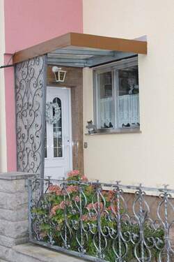 Hauseingang - Einfamilienhaus mit 262,00 m² in Ansbach-Meinhardswinden zum Kaufen