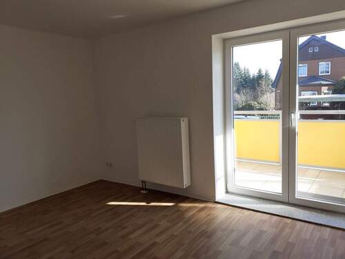 Wohnzimmer - 2 Zimmer Etagenwohnung zur Miete in Oelsnitz/Erzgebirge