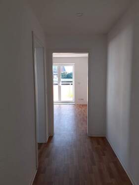 Flur in Richtung Wohnzimmer - 