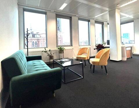 helles Teambüro mit Michel-Blick - Helles Teambüro mit Michel-Blick - Blick auf Elbphilharmonie & Hafen