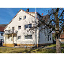 3-Familienhaus mit Scheune Zentrale Lage – Diverse Nutzungsmöglichkeiten WF ca. 495 qm, zusätzliche NF ca. 99 qm, Scheune ca. 180 qm Nutzfläche mit Ga - Kasendorf