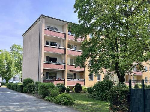 Straßenansicht hinten - 2 Zimmer Etagenwohnung zum Kaufen in Berlin