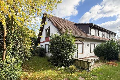 Hausansicht - Familienfreundliche Doppelhaushälfte mit Potenzial!