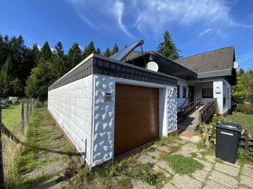 Seiten- Frontansicht - Einfamilienhaus mit 120,90 m&sup2; in Hellenthal / Miescheiderheide zum Kaufen