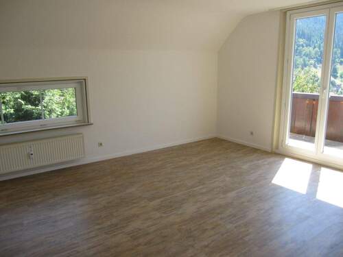 Wohnzimmer - 3 Zimmer Etagenwohnung zur Miete in Schramberg