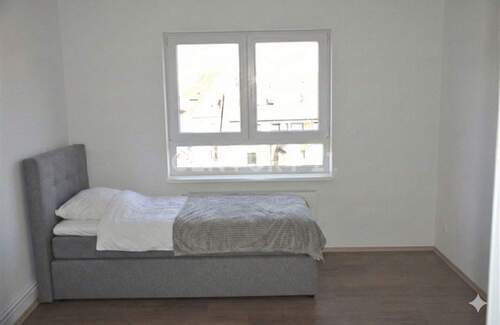 Schlafraum im DG, mit KI-möbliert - 