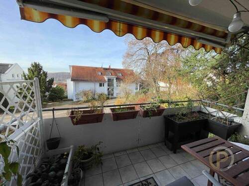 Balkon - Pfund Immobilien verkauft: Gepflegte 3-Zimmerwohnung in Plochingen mit Balkon und Garage.