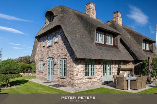 Bild 1 - Charmante reetgedeckte Ferienhaushälfte in toller Lage von Wenningstedt