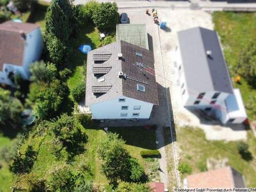 4- - Gepflegtes MFH. Zentrale Lage. 1 Whg. leer