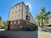 Ansicht Seite Zufahrt - 2 Zimmer Etagenwohnung in Zwickau
