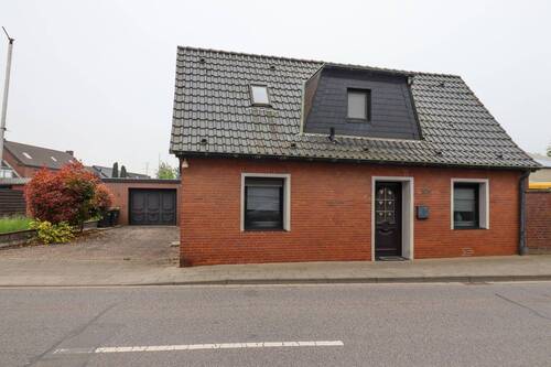 Hausansicht - Freistehendes Einfamilienhaus in GV-Barrenstein - solide, liebevoll modernisiert