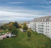 2-Raum mit Balkon, Einbauküche und PKW-Stellplatz - Herzog-Georg-Ring in Annaberg-Buchholz!