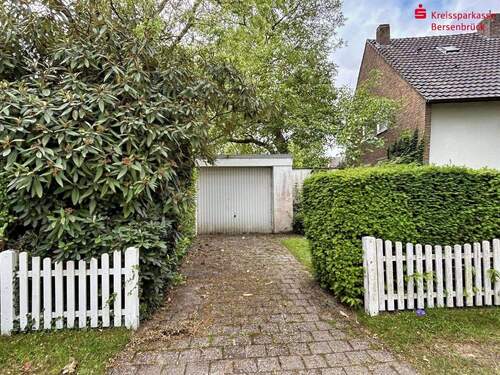 Einfahrt Garage - 8 Zimmer Einfamilienhaus in Bramsche