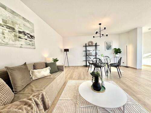 Wohnzimmer - Sofort einziehen: Moderne 3-Zimmer-Wohnung in Schwerin-Friedrichsthal mit Balkon und Stellplatz