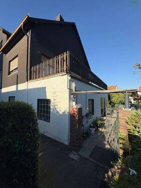 Hausansicht - Großzügiges Wohnen mit XXL-Balkon + Garten - Charmante 5ZKB mit viel Potenzial im Herzen von Linden