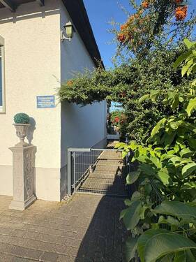 Zugang zum Haus - 5 Zimmer Etagenwohnung zur Miete in Linden