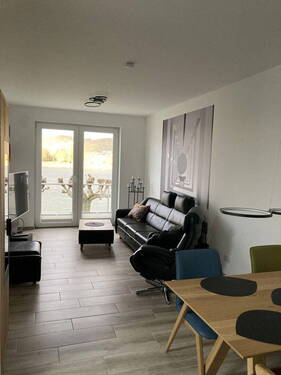 Wohnraum mit Blick zum Rhein - 