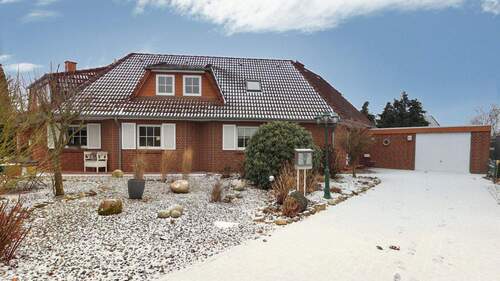 Vorderansicht - Solide Doppelhaushälfte mit viel Platz, Kaminbereich und großzügigem Garten