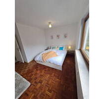 Renovierte und möblierte 2-Zimmer-Wohnung mit großen Balkon - Bergisch Gladbach Gronau