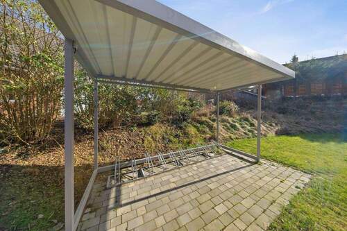 Fahrradabstellplatz
- 