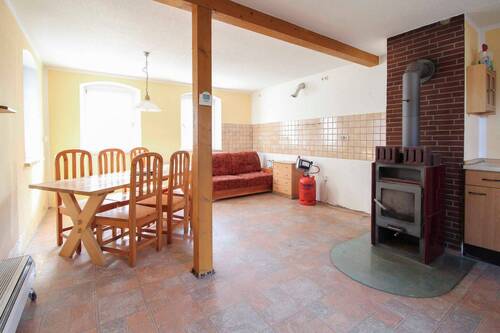 Wohnzimmer mit Kamin - Einfamilienhaus in Wülknitz zum Kaufen