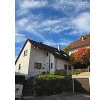 Freistehendes Einfamilienhaus in zentraler und ruhiger Lage mit gepflegtem Garten. - Albstadt Tailfingen