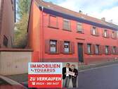 Einfamilienhaus mit Garage - Geräumiges Einfamilienhaus mit Garage in Ottweiler - sanierungsbedürftig