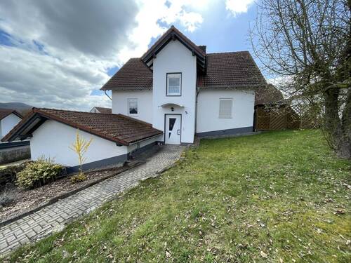 Außenansicht - Vermietete 3 Zimmer Erdgeschosswohnung in ruhiger Lage von Bad Zwesten