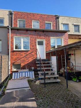 Rückseite - 5 Zimmer Reihenmittelhaus in Magdeburg