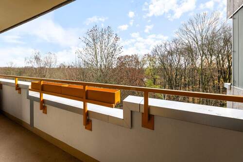 Balkon mit Ausblick - Weitblick! 3-Zimmer-Wohnung mit Balkon und Tiefgaragenstellplatz in Farmsen-Berne