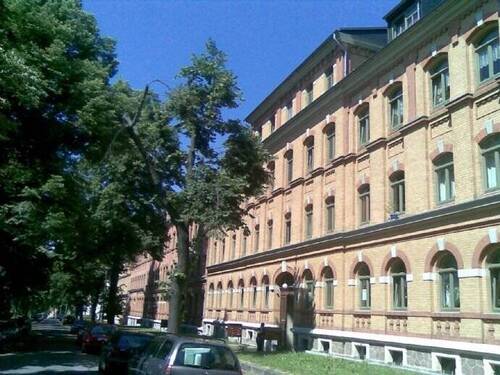 Hausansicht - 2 Zimmer Etagenwohnung zur Miete in Chemnitz