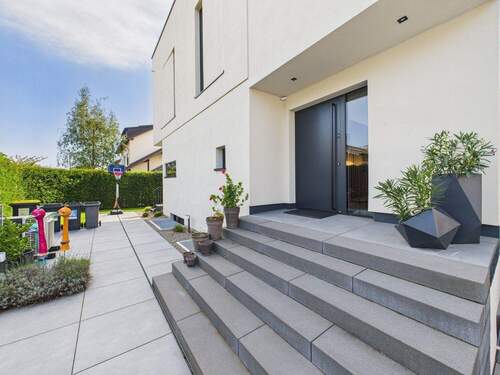 Weitläufiger Eingang - 