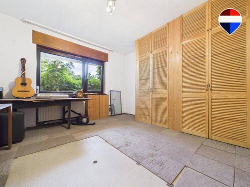 REMAX Immobilien DeLux Einfamilienhau Büro Homburg Mark Borowicz - 6 Zimmer Mehrfamilienhaus, Wohnhaus in Homburg