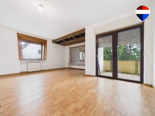REMAX Immobilien DeLux Einfamilienhau Wohnzimmer Homburg Mark Borowicz - 