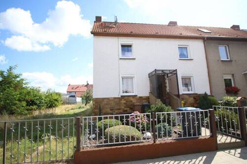 Hausansicht - 4 Zimmer Reihenendhaus in Leuna