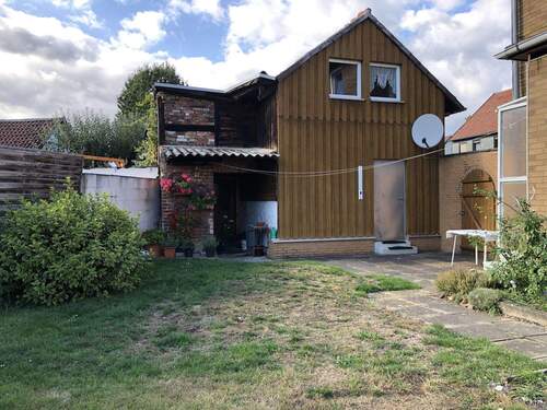 Garten und Nebengebäude - 