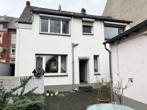 Rückwärtige Ansicht 1 - Einseitig-angebautes solides Ein-bis Zweifamilienhaus in Duisburg Alt-Homberg mit Garage