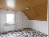 DG_02-Wohnzimmer_leer.JPG - 3 Zimmer Etagenwohnung in Morshausen