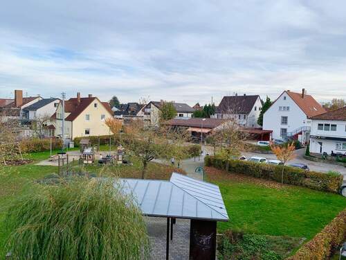 Blick zum Spielplatz - 4 Zimmer Etagenwohnung zur Miete in Beimerstetten