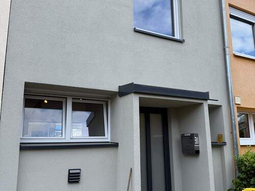 Hausansicht - Vollsaniertes Reihenhaus mit gehobener Ausstattung in Geismar