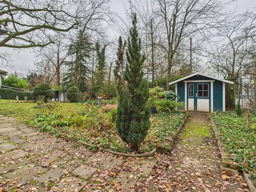 Idyllische Gartenfläche - 