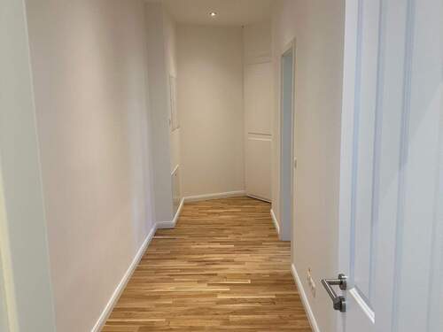 Flur - 'Luxus im Erstbezug' - helle 2,5-Raum-Wohnung - West-Balkon, Parkett, CAT-7 Netzwerk, Wohnküche