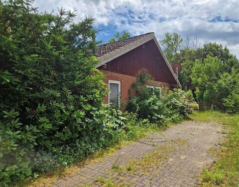 Auffahrt - Käuferprovisionsfrei: Renovierungsbedürftiges, ebenerdiges Einfamilienhaus mit separatem Baugrundstück in Neu-Börnsen zu verkaufen!