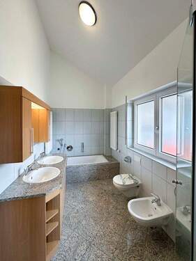 Bad - 3 Zimmer Etagenwohnung in Güglingen