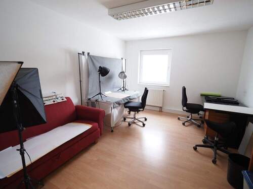 Büro 2 - Büro mit 100,00 m&sup2; in Fahrenzhausen zur Miete