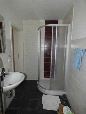 Haus 1: OG rechts Bad - 